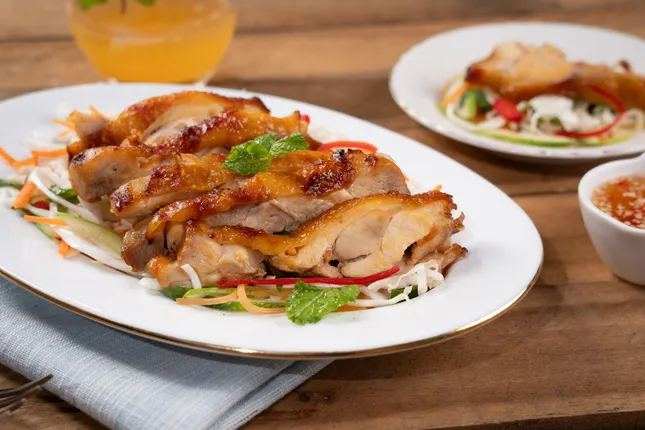 Gỏi Gà Mỹ Nướng Sả – Vị hè thanh mát, cả nhà say mê! ảnh 2