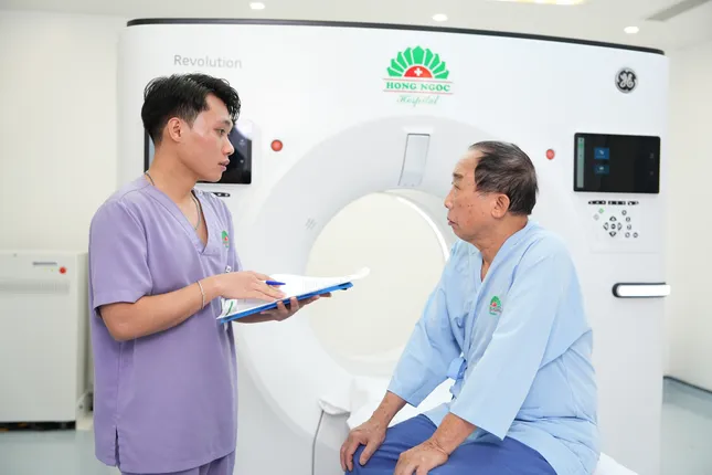 Nắng nóng đỉnh điểm, nhiều người cao tuổi cấp cứu vì nhồi máu cơ tim ảnh 1