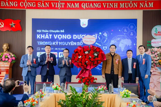 Cao đẳng Dược Hà Nội: Dạy sinh viên không chỉ biết nghề, mà phải làm được nghề ảnh 4