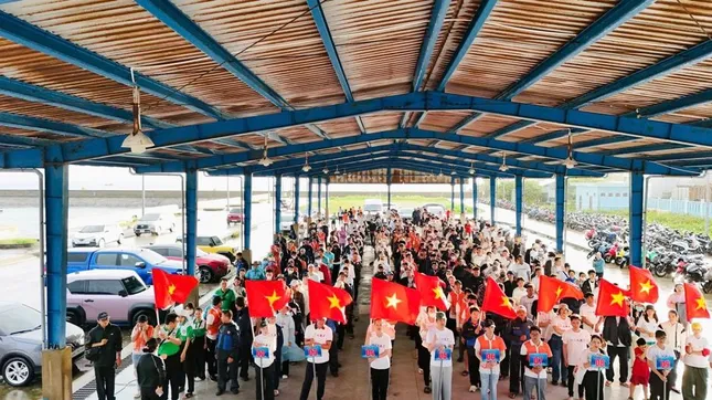 Gần 10.000 người Vingroup và tình nguyện viên ra quân làm sạch bờ biển tại 28 tỉnh, thành phố ảnh 11