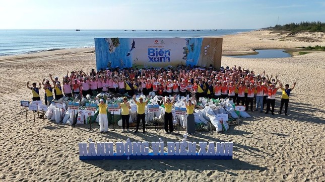 Gần 10.000 người Vingroup và tình nguyện viên ra quân làm sạch bờ biển tại 28 tỉnh, thành phố ảnh 14