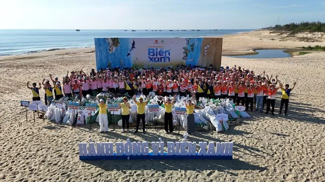 Gần 10.000 người Vingroup và tình nguyện viên ra quân làm sạch bờ biển tại 28 tỉnh, thành phố ảnh 14