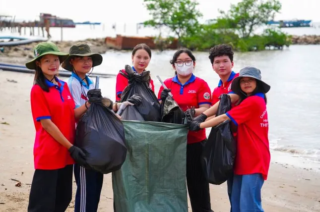 Gần 10.000 người Vingroup và tình nguyện viên ra quân làm sạch bờ biển tại 28 tỉnh, thành phố ảnh 7