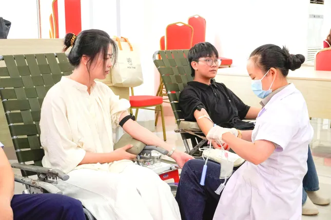 Hơn 500 tình nguyện viên tham gia hiến máu tại trường ĐH Y Dược Buôn Ma Thuột ảnh 2