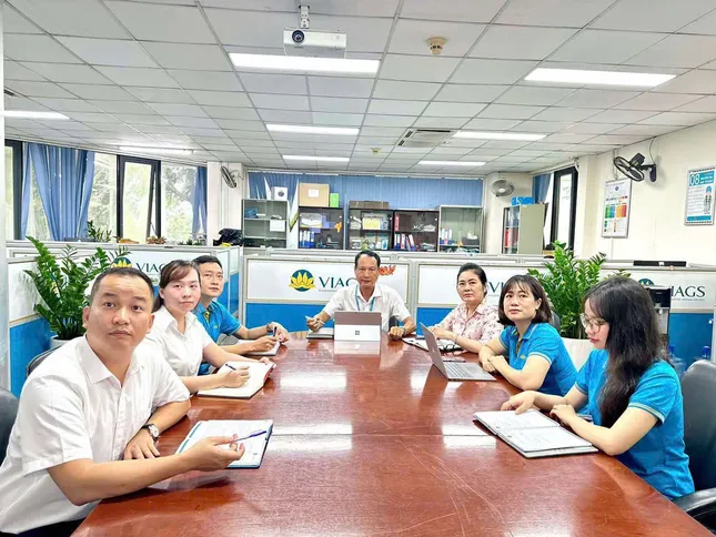 &apos;Đêm trắng&apos; ở sân bay: hàng không trực chiến giữa mưa bão đưa hành khách về nhà an toàn ảnh 1