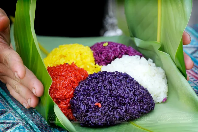 Học sinh phổ thông trải nghiệm văn hóa bản địa và trồng cây vì Việt Nam bền vững ảnh 3
