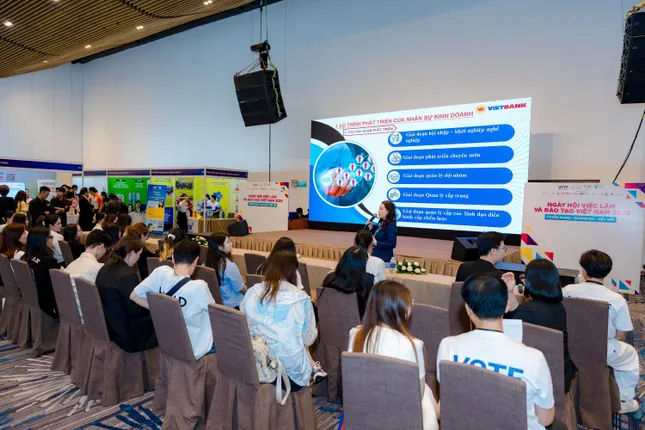 Vietbank thu hút đông đảo ứng viên tại Ngày hội Việc làm và Đào tạo VCTF Vietnam 2025 ảnh 3