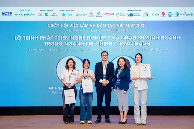 Vietbank thu hút đông đảo ứng viên tại Ngày hội Việc làm và Đào tạo VCTF Vietnam 2025 ảnh 4