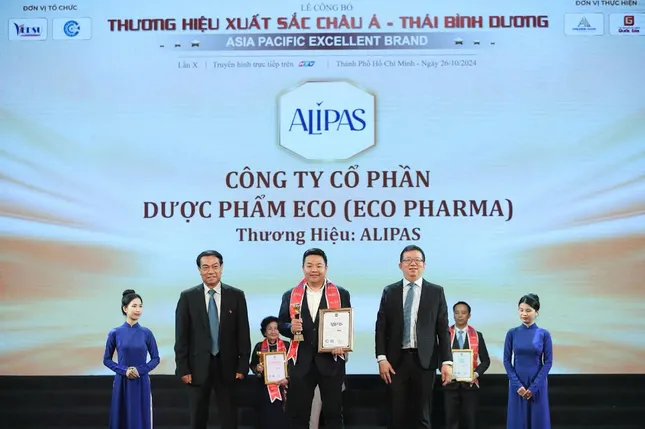 JEX hỗ trợ bảo vệ xương khớp, tiếp sức cho biệt đội huyền thoại 'Quỷ Đỏ' đến Việt Nam ảnh 3