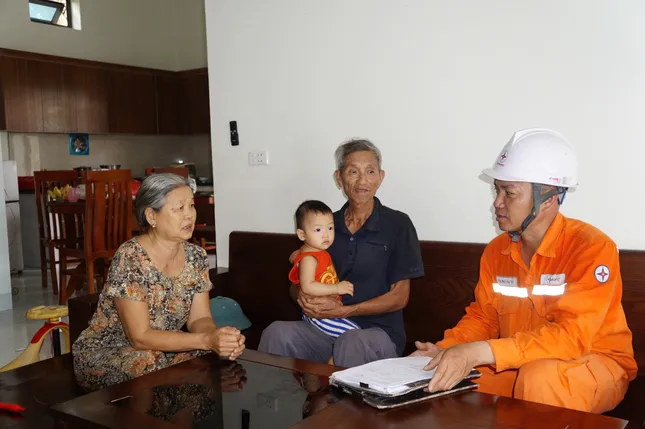 EVNNPC đảm bảo điện ổn định trong cao điểm nắng nóng, đẩy mạnh tái cơ cấu ảnh 1