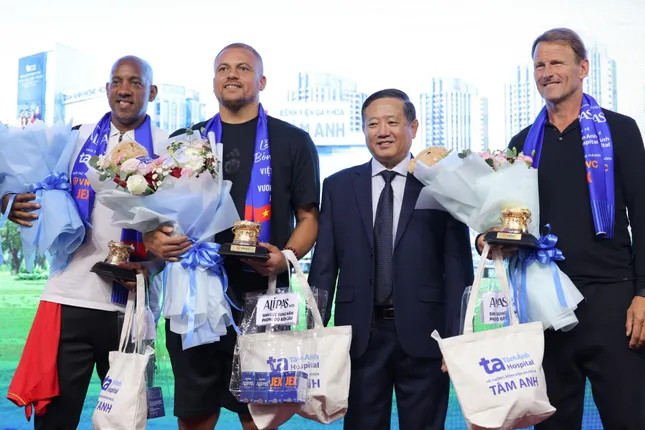 Y học thể thao đỉnh cao Bệnh viện Tâm Anh gây ấn tượng mạnh với các huyền thoại Manchester Reds ảnh 5