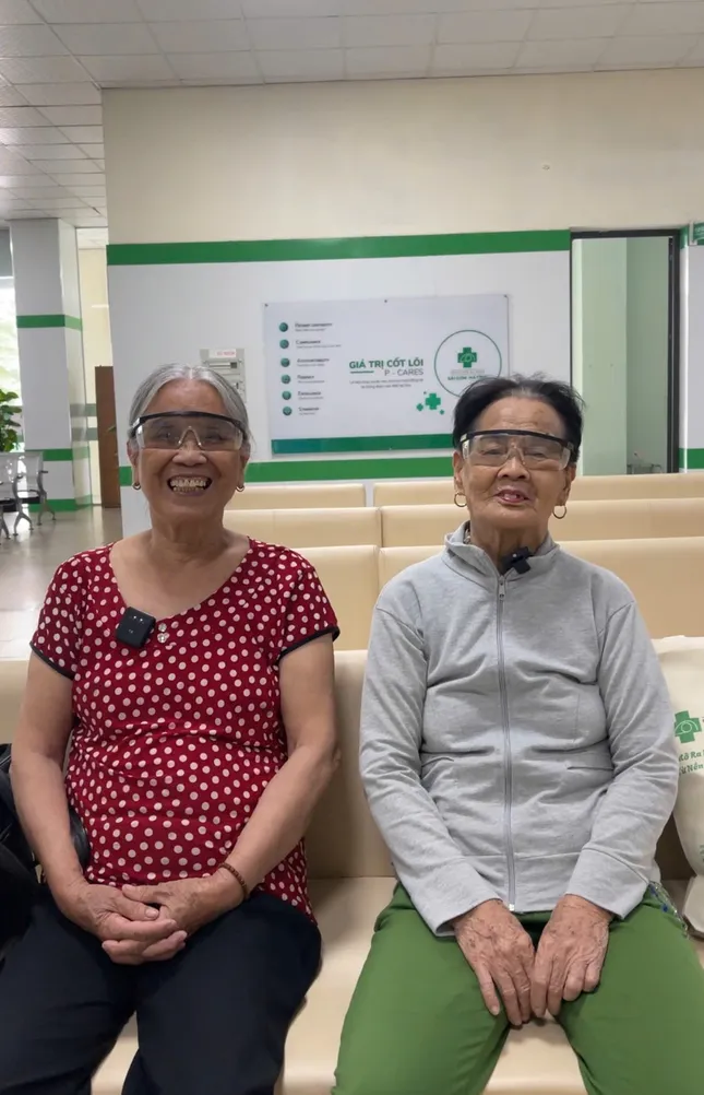 Hành trình hồi sinh đôi mắt của hai cụ bà U80 và U90 ở tuổi xế chiều ảnh 3