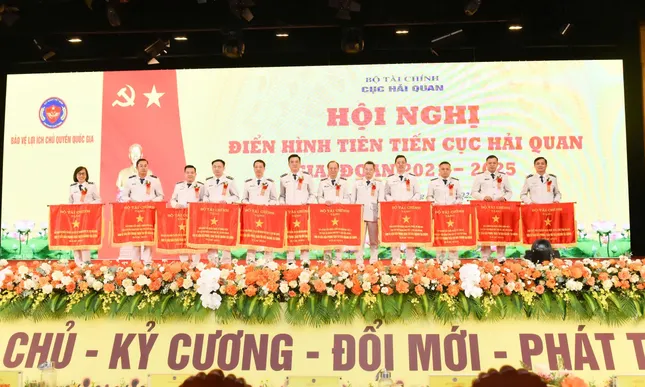 Hải quan vinh danh những cá nhân, tập thể điển hình tiên tiến, xuất sắc trong phong trào thi đua yêu nước ảnh 1