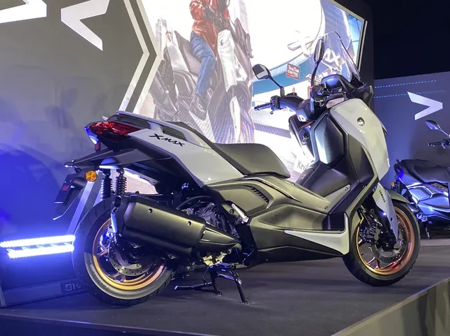 Yamaha XMAX 300 liệu có vừa đủ để đi làm, vừa ổn để đi phượt? ảnh 2