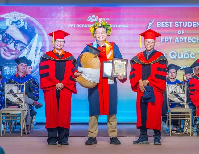 Hai lập trình viên “tay ngang” trở thành thủ khoa FPT Aptech ảnh 1