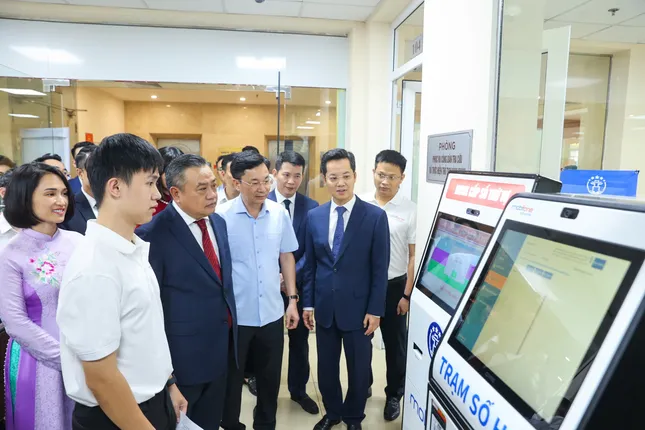 MobiFone phối hợp đoàn công tác UBND TP Hà Nội kiểm tra vận hành Hệ thống giải quyết thủ tục hành chính theo mô hình mới ảnh 1