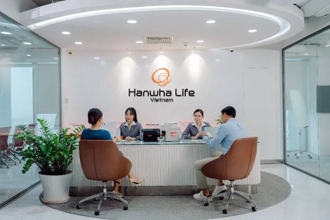 Hanwha Life Việt Nam 9 năm liên tiếp vào 'Top 10 Công ty Bảo hiểm nhân thọ uy tín' ảnh 1