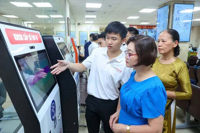 MobiFone phối hợp đoàn công tác UBND TP Hà Nội kiểm tra vận hành Hệ thống giải quyết thủ tục hành chính theo mô hình mới ảnh 2