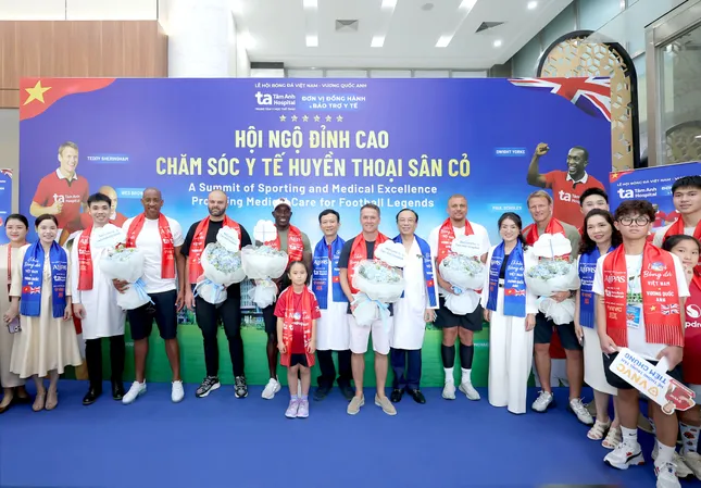 BVĐK Tâm Anh đón các huyền thoại bóng đá Anh đến hồi phục thể lực, chăm sóc sức khỏe ảnh 2