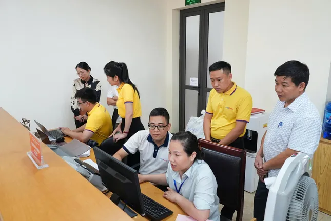 MobiFone phối hợp đoàn công tác UBND TP Hà Nội kiểm tra vận hành Hệ thống giải quyết thủ tục hành chính theo mô hình mới ảnh 3