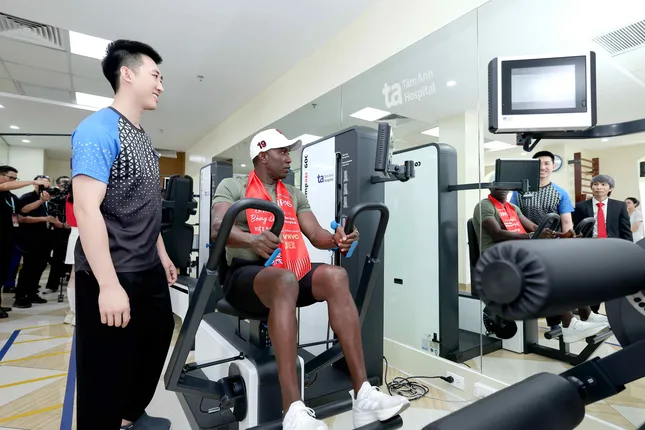 BVĐK Tâm Anh đón các huyền thoại bóng đá Anh đến hồi phục thể lực, chăm sóc sức khỏe ảnh 3
