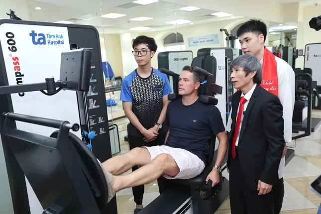 BVĐK Tâm Anh đón các huyền thoại bóng đá Anh đến hồi phục thể lực, chăm sóc sức khỏe ảnh 4