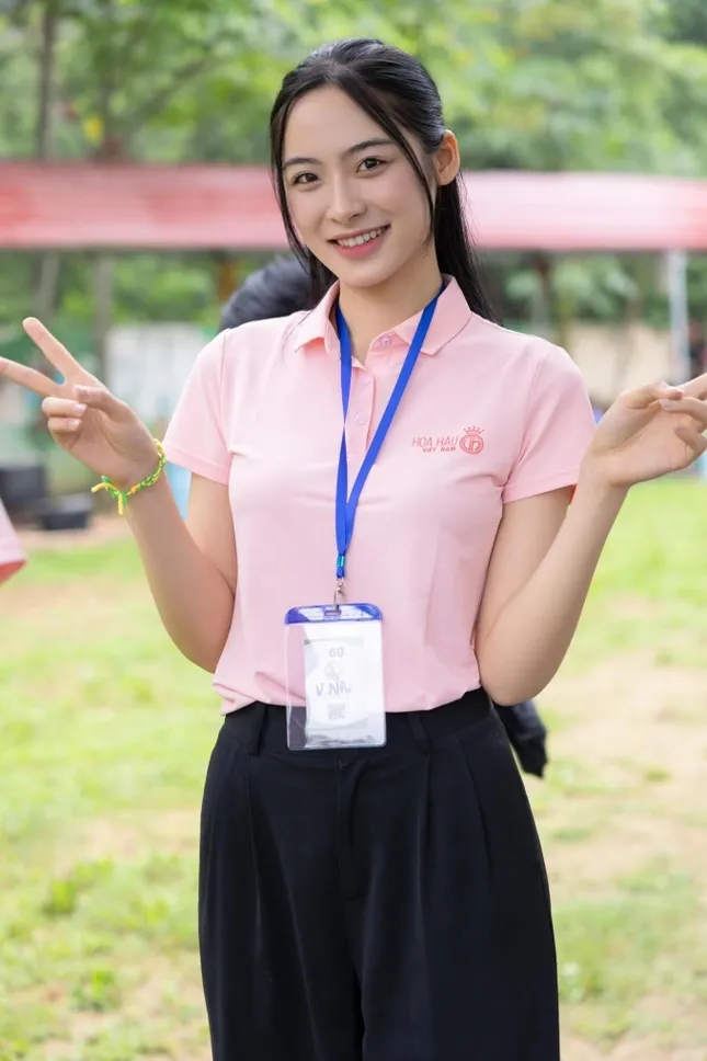 Ngắm Top 3 Hoa hậu Việt Nam 2024 tự tin khoe nhan sắc qua trang phục của CERA Uniform ảnh 8