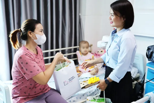 Gạc răng miệng Dr.Papie trao quà cho bệnh nhi ung thư tại TP.HCM ảnh 2