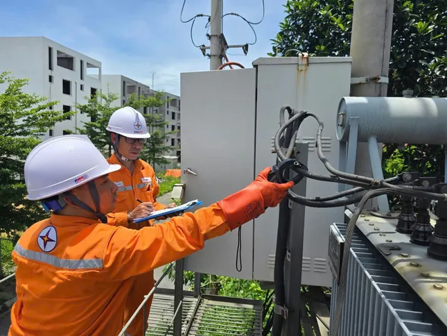 Mức tiêu thụ điện tăng vọt, EVNNPC cảnh báo thói quen sử dụng điện ảnh 2