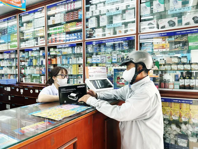 Người bệnh tim mạch an tâm với thiết bị tầm soát huyết áp và điện tim tại nhà – công nghệ hiện đại từ Nhật Bản ảnh 1