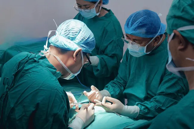 Phẫu thuật thành công dị tật lún dương vật bẩm sinh ảnh 1