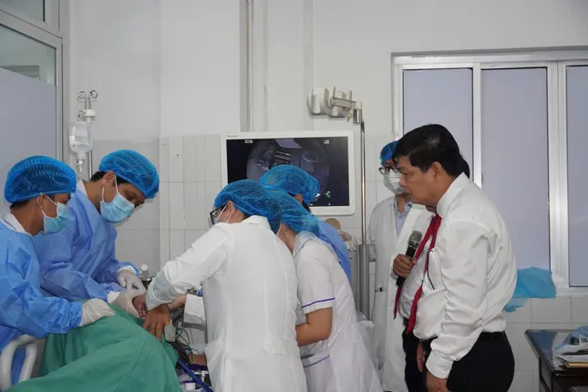 Đưa vào phục vụ người dân kỹ thuật nội soi siêu âm đầu tiên tại ĐBSCL ảnh 2