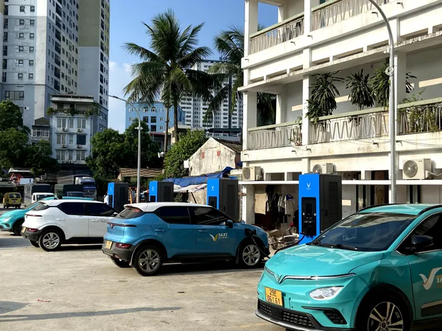 Trạm sạc siêu nhanh 30 cổng của V-Green đi vào hoạt động tại Bến xe Đuôi Cá ảnh 5