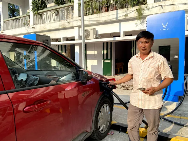Trạm sạc siêu nhanh 30 cổng của V-Green đi vào hoạt động tại Bến xe Đuôi Cá ảnh 7