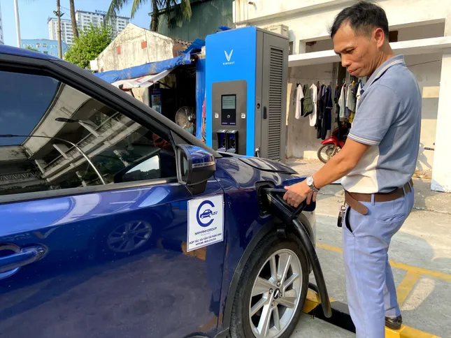 Trạm sạc siêu nhanh 30 cổng của V-Green đi vào hoạt động tại Bến xe Đuôi Cá ảnh 8