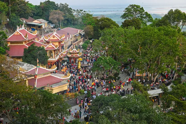 Tây Ninh những ngày rộn ràng đón khách ảnh 2