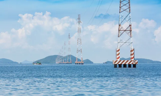 EVNSPC đón nhận Huân chương lao động, hoàn thành nhiệm vụ kép ảnh 2