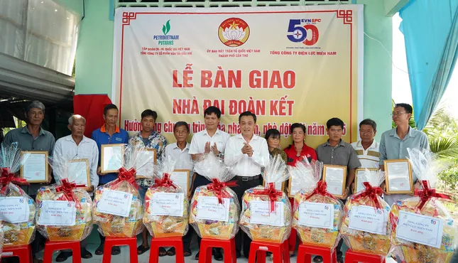 Ngành điện miền Nam: Hoàn thành chương trình xóa nhà tạm, nhà dột nát tại Cần Thơ ảnh 1