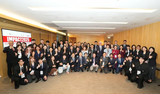 ĐH Duy Tân đăng cai Hội thảo APacCHRIE 2028 và giải Ba Best Paper Award tại Diễn đàn APF-2025 ảnh 3