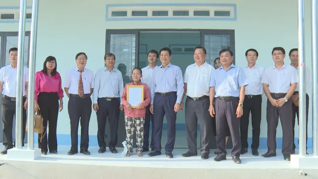 Tây Ninh: Điểm sáng của trong công tác xoá nhà tạm, nhà dột nát cho hộ nghèo, hộ cận nghèo ảnh 2