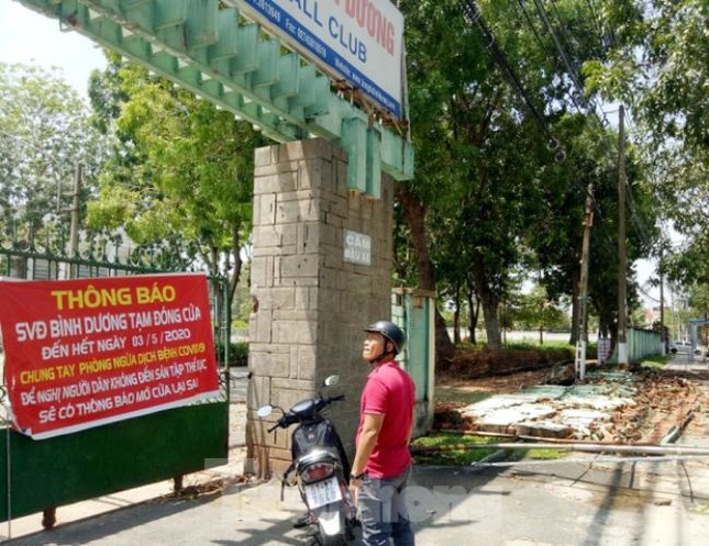 Lốc lớn ở Bình Dương làm tường SVĐ Gò Đậu đổ sập ảnh 4