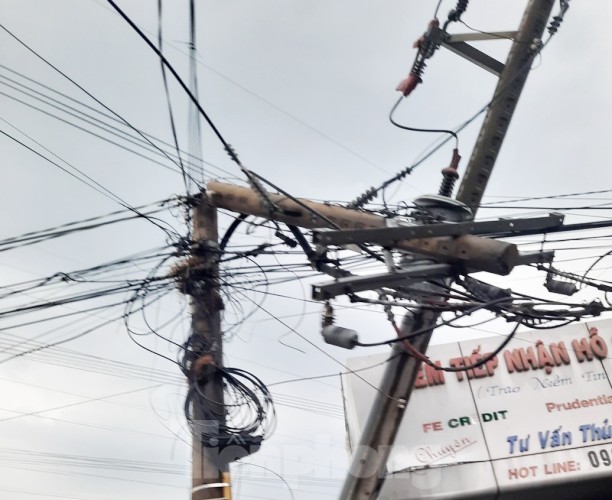 Lốc lớn ở Bình Dương làm tường SVĐ Gò Đậu đổ sập ảnh 5