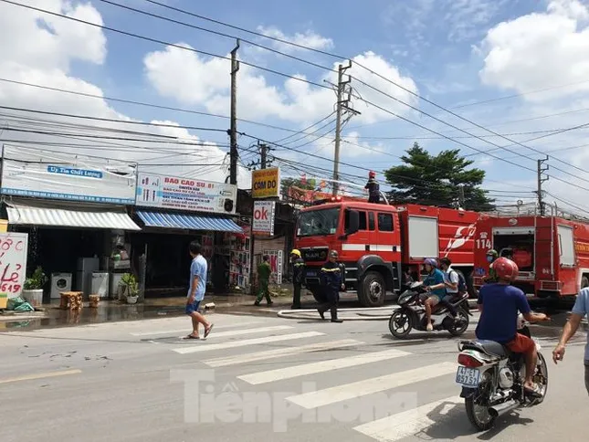 Danh tính 3 người tử vong trong vụ cháy tiệm cầm đồ ở Bình Dương ảnh 1