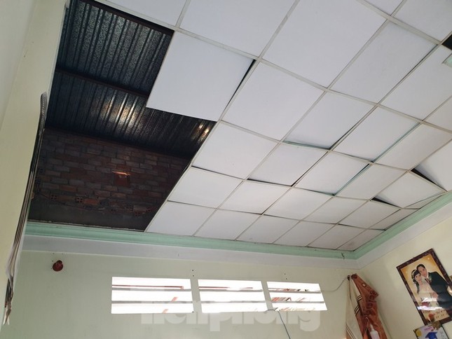 Căn nhà trong khu dân cư bỗng dưng phát nổ, 1 người nguy kịch ảnh 2