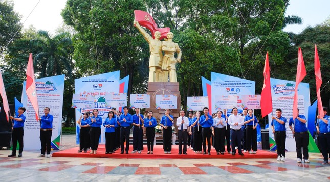 Bí thư T.Ư Đoàn Nguyễn Phạm Duy Trang dự các hoạt động ý nghĩa tại Bình Dương ảnh 1