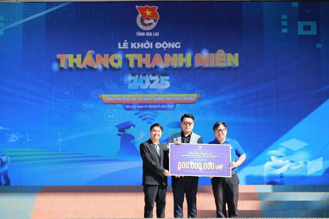 Khám, cấp thuốc miễn phí khởi động Tháng Thanh niên ở Bình Dương ảnh 7