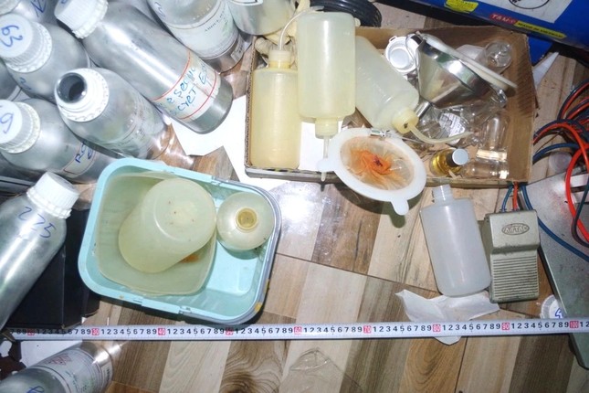 Bên trong cơ sở sản xuất nước hoa giả ‘Made in Dubai’ ảnh 2