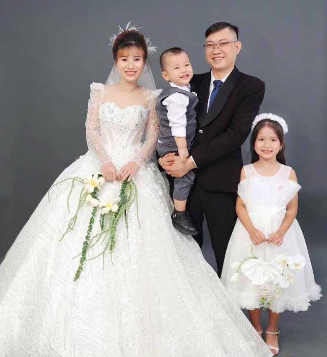 Ấm áp lễ cưới tập thể của 5 đôi thanh niên công nhân lập nghiệp ở Bình Dương ảnh 3
