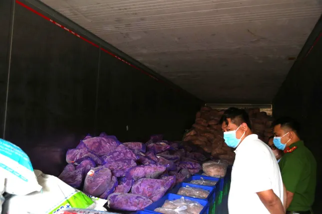 &apos;Vén màn bí mật&apos; bên trong kho đông lạnh ở Bình Dương ảnh 1