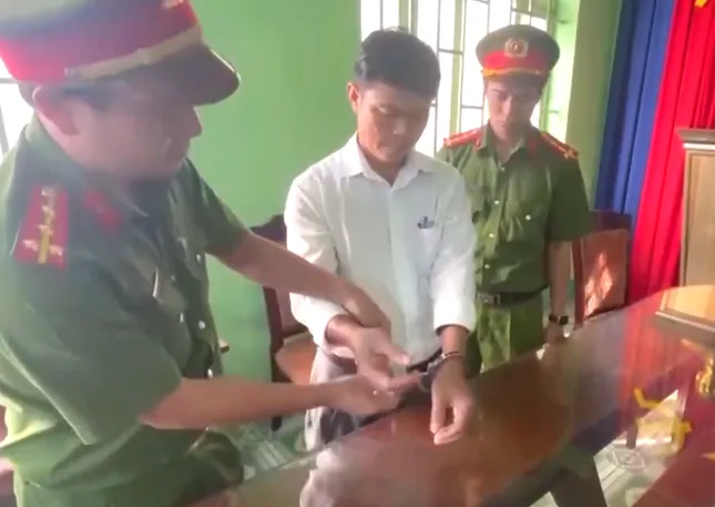 Lý do nguyên Chánh văn phòng HĐND, UBND huyện ở Bình Phước bị bắt lần 2- Ảnh 1. Lý do nguyên Chánh văn phòng HĐND, UBND huyện ở Bình Phước bị bắt lần 2- Ảnh 1.